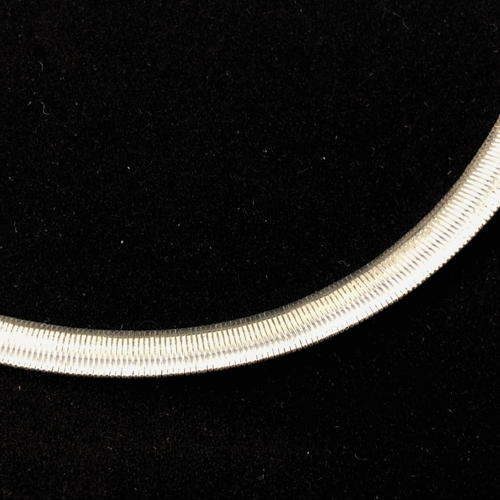 Beautiful 17” Silver Omega Chain/Necklace - Picture 3 of 3